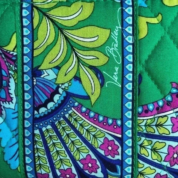 NWT Vera Bradley Zip-Around Wristlet Emerald Green Paisley - Picture 3 of 10